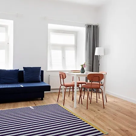 Krakowskie Przedmiescie Nr 9 *